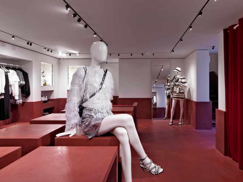 حزام من ألتوزارا<br />
<em>من موقع</em> <em><span dir=LTR>Mytheresa.com</span></em><br />
&nbsp;