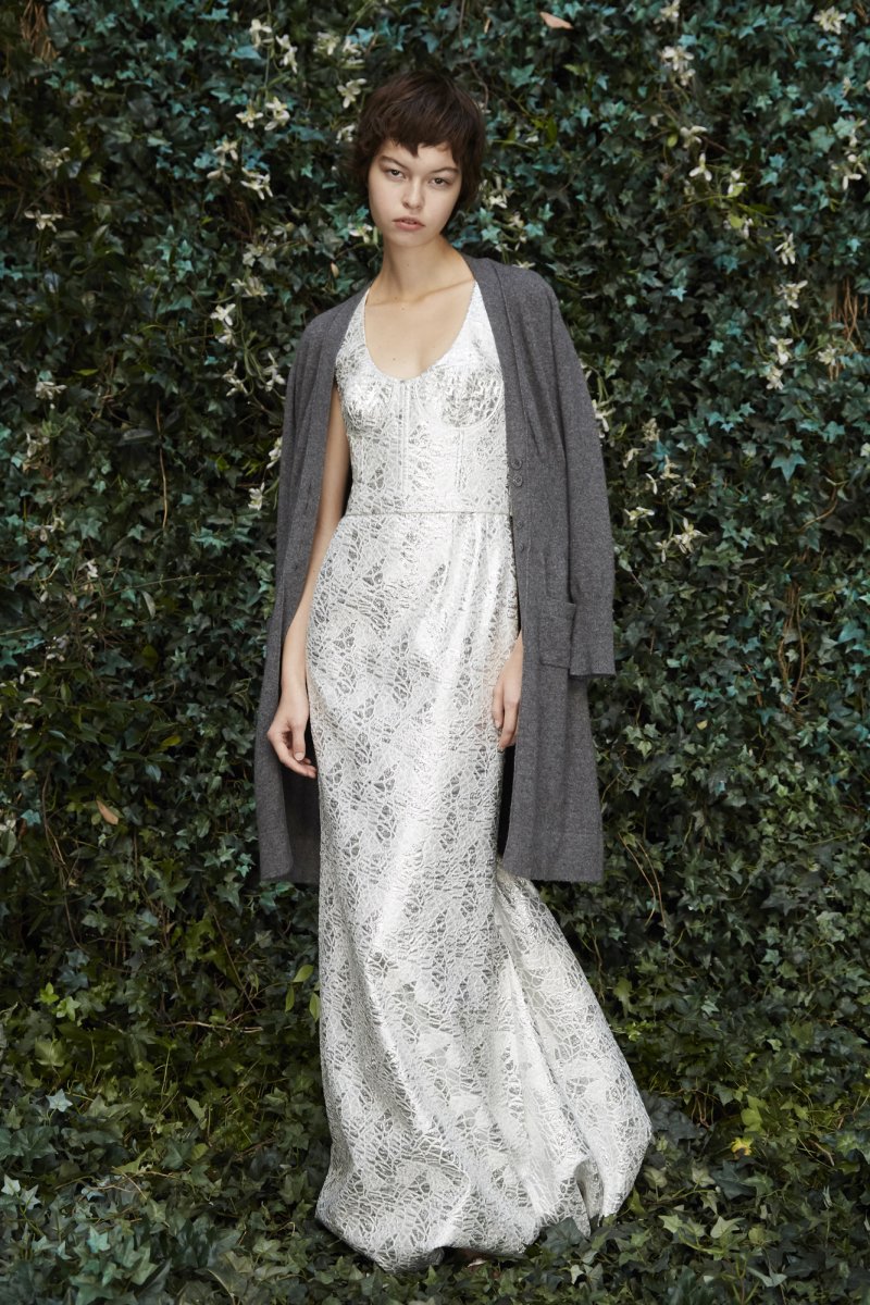 <strong>للأسنان</strong><br />
علامة Marvis &nbsp;&ndash; مستحضر Whitening Mint Toothpaste<br />
<em>من موقع</em> <em>Mrporter.com </em><br />
&nbsp;<br />
&nbsp;