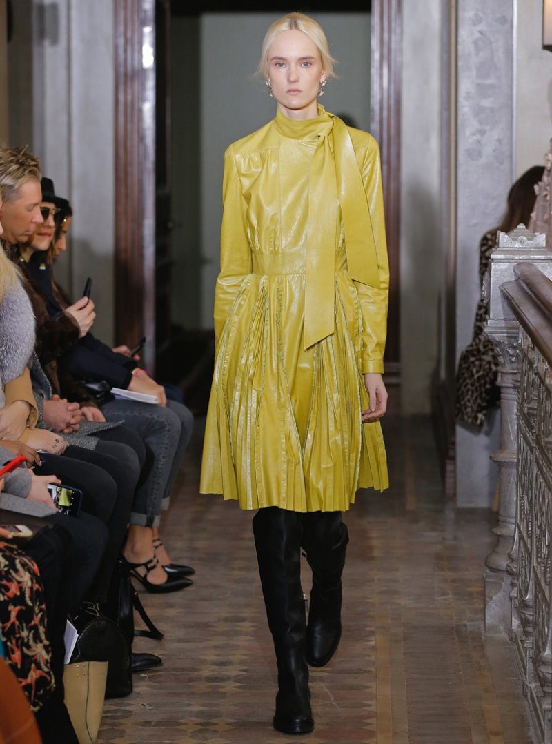 أزرار أكمام من <strong>بوتيغا فينيتا</strong><br />
<em>من موقع </em><em>Mrporter.com</em><br />
&nbsp;