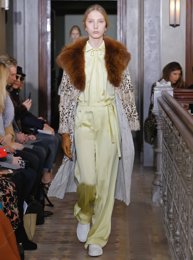 أزرار أكمام من <strong>لانفان</strong><br />
<em>من موقع </em><em>Mrporter.com</em><br />
&nbsp;