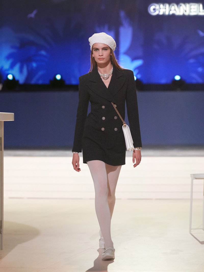 بروينزا سكولر<br />
&nbsp;