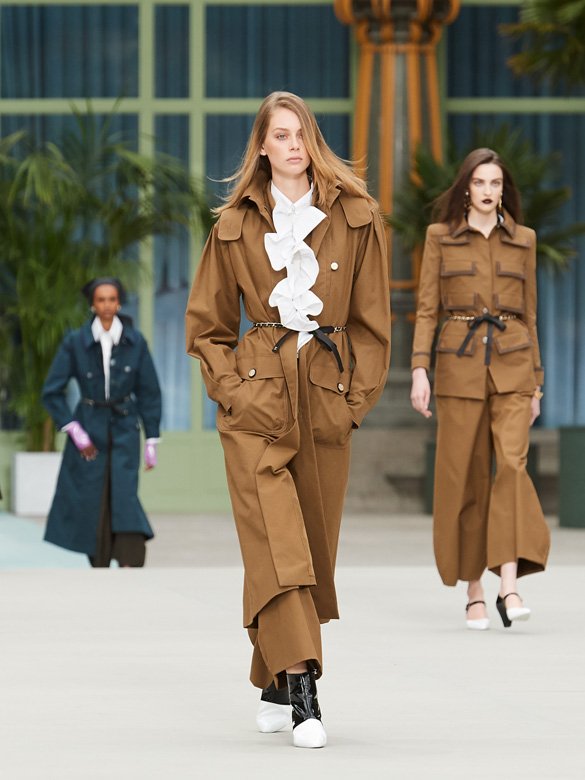 <strong>فان كليف أند آربلز&nbsp;</strong>ساعة&nbsp;<span dir=LTR>Frivole</span>&nbsp;السريّة<br />
&nbsp;