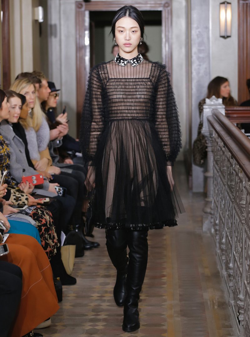 أزرار أكمام من <strong>لانفان</strong><br />
<em>من موقع </em><em>Mrporter.com</em><br />
&nbsp;