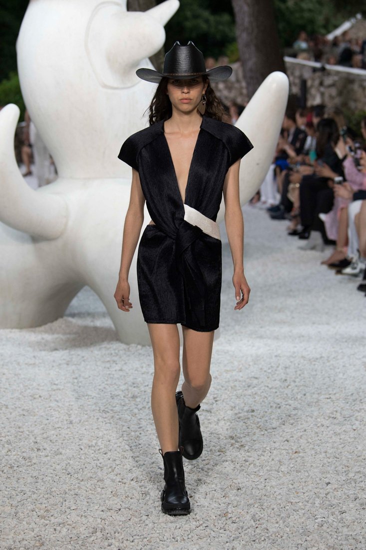 علامة <span dir=LTR>Adriana Degreas</span><br />
<em>من موقع</em> <em><span dir=LTR>Matches Fashion</span></em><br />
&nbsp;