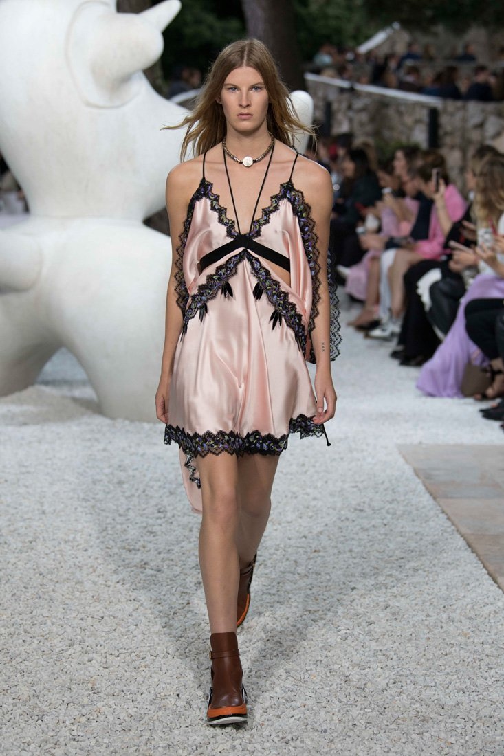 <strong>المنشفة </strong><br />
إيترو