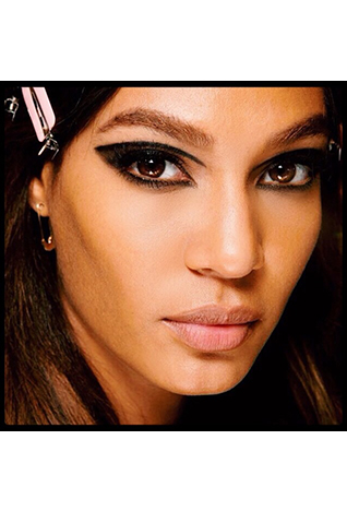 <strong>أوسكار دي لا رينتا </strong><br />
<span style=color:#000000;>مجموعة ربيع 2015</span>