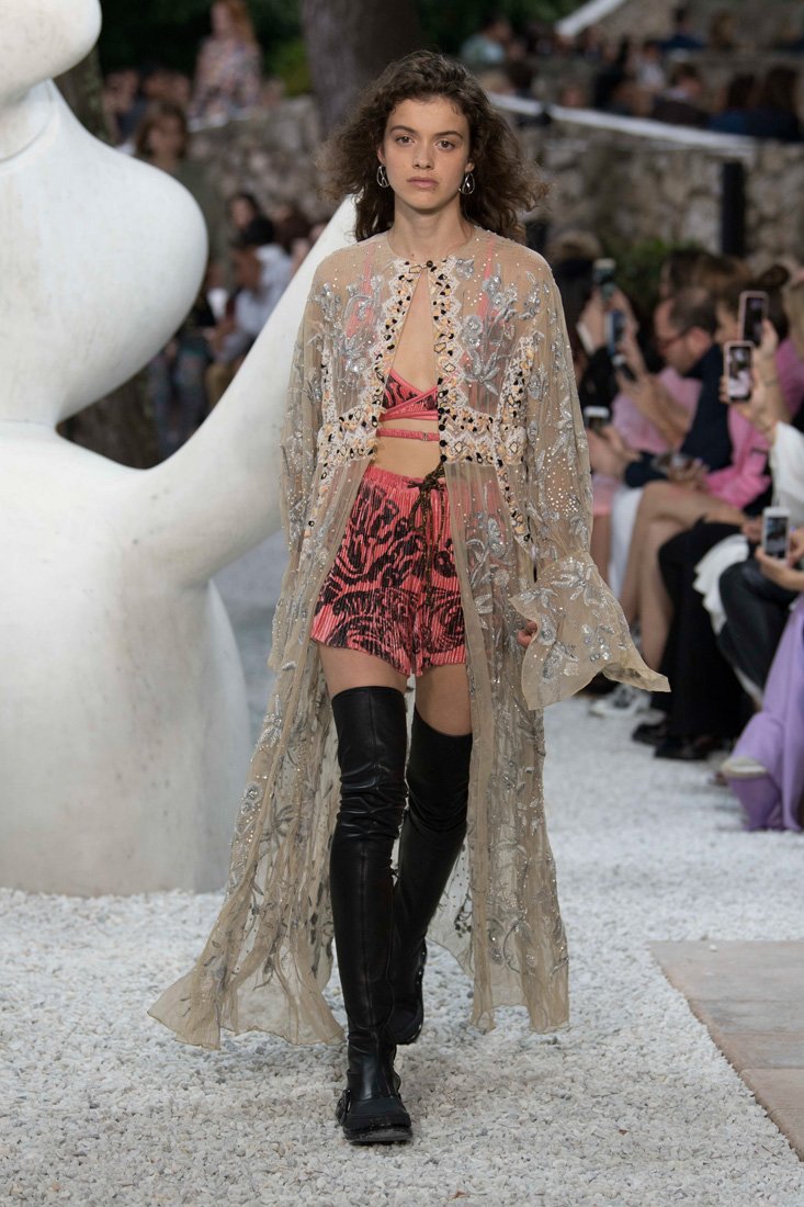 <strong>حاملة المفاتيح </strong><br />
كارل لاغرفيلد