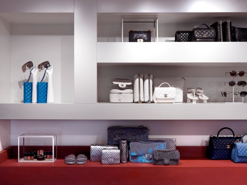 حذاء من <em>إنشنت غريك</em>&nbsp;ساندالز<br />
<em>من موقع</em> <em><span dir=LTR>Mytheresa.com</span></em><br />
&nbsp;