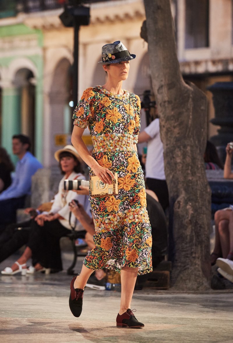 سان لوران<br />
&nbsp;