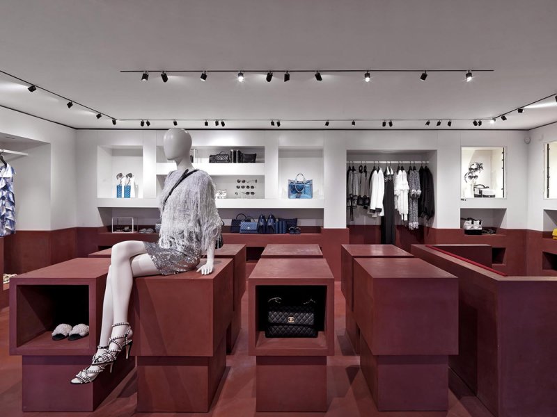 قسم الرّجال في ديور<br />
<em>من موقع</em> <em><span dir=LTR>Dior.com</span></em><br />
&nbsp;