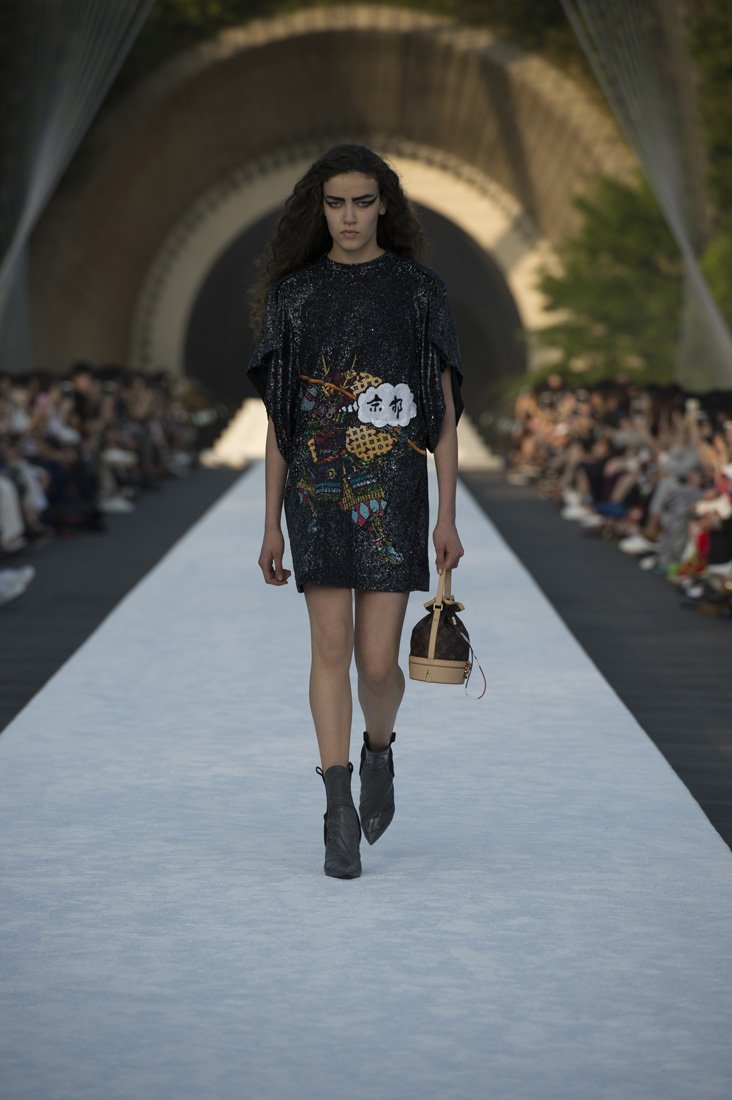 <strong>بدلات سباحة متّسمة بطابع الرّيترو </strong><br />
لويس فويتون<br />
&nbsp;<br />
&nbsp;