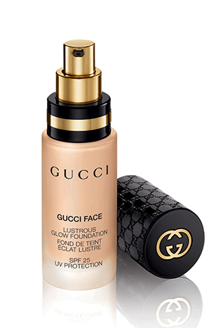 <strong>أليكسا تشانغ</strong> ترتدي تصاميم من مجموعة برادا لربيع وصيف 2015 إلى عرض العلامة لموسم خريف وشتاء 2015-2016 في ميلانو