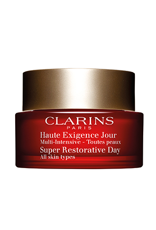 <strong>أليكسا تشانغ</strong> ترتدي تصاميم من مجموعة برادا لربيع وصيف 2015 إلى عرض العلامة لموسم خريف وشتاء 2015-2016 في ميلانو