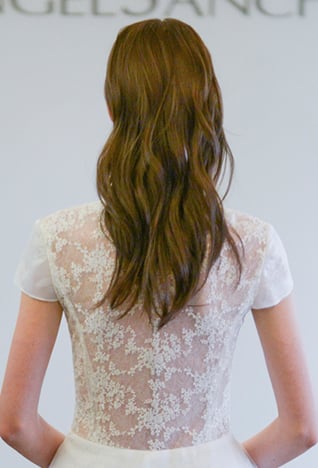 <strong>فساتين مكشوفة الأكتاف </strong><br />
<br />
زاك بوزن