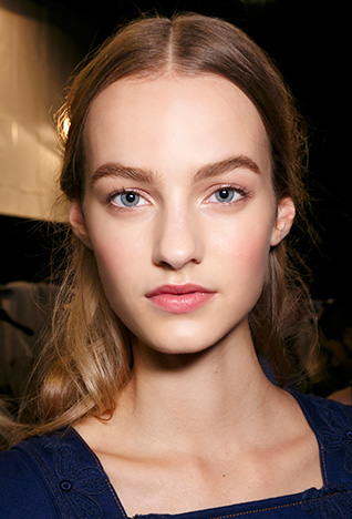 <strong>فساتين بوهيميّة من العشرينيّات </strong><br />
<br />
أوسكار دي لا رينتا