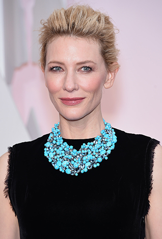 بصفتها إحدى أهمّ صيحات هذا الموسم، تأتي الشّراريب بكافّة الأشكال هذا الرّبيع. وللّواتي لا يتجرّأن على التّخلّي عن أسلوبهنّ المعتاد، حاولْن إضافة البعض من الشّراريب على مظهركنّ من خلال تفصيل تتزوّد به التّنّورة أو حقيبة مشرّبة. ولمن يتمتّعن بقدرٍ أكبر من الجرأة، ارتديْن صدار أو فستان برّاق يتلألأ مع كلّ حركة تقمْنَ بها.<br />
&nbsp;<br />
<strong>إيترو</strong>