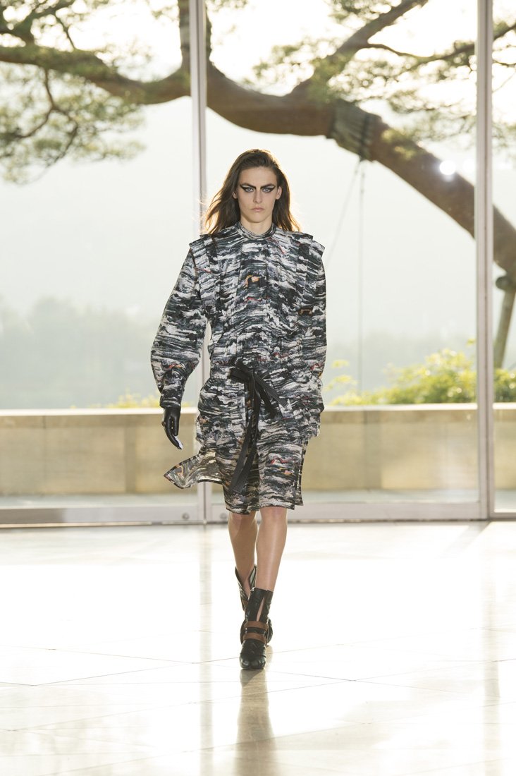 <strong>حقائب الخصر </strong><br />
فندي<br />
&nbsp;<br />
&nbsp;