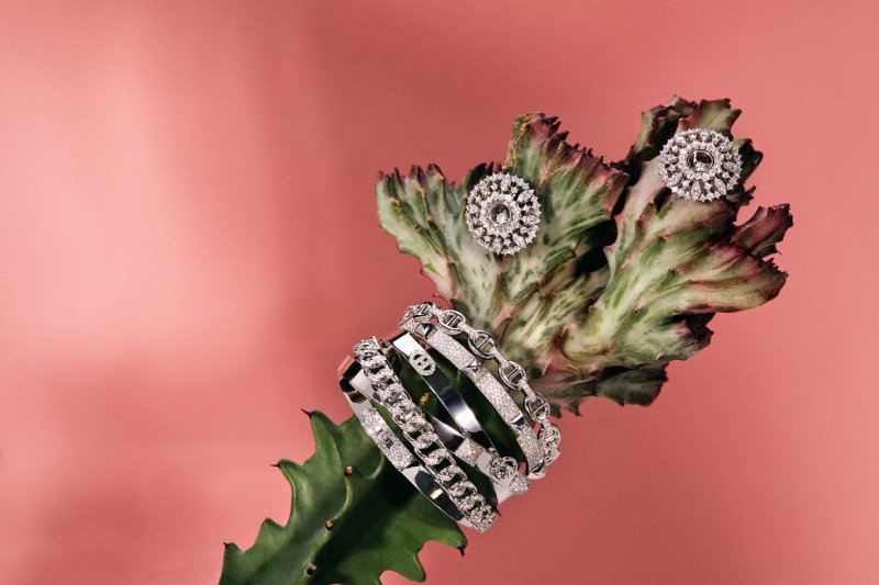 <strong>Hermès</strong>, Alchimie bracelet in white gold set with diamonds<br /> <em>Available at Mall of the Emirates </em><br /> <strong>Chopard</strong>, Happy Diamonds earrings in white gold set with 4 carats of diamonds