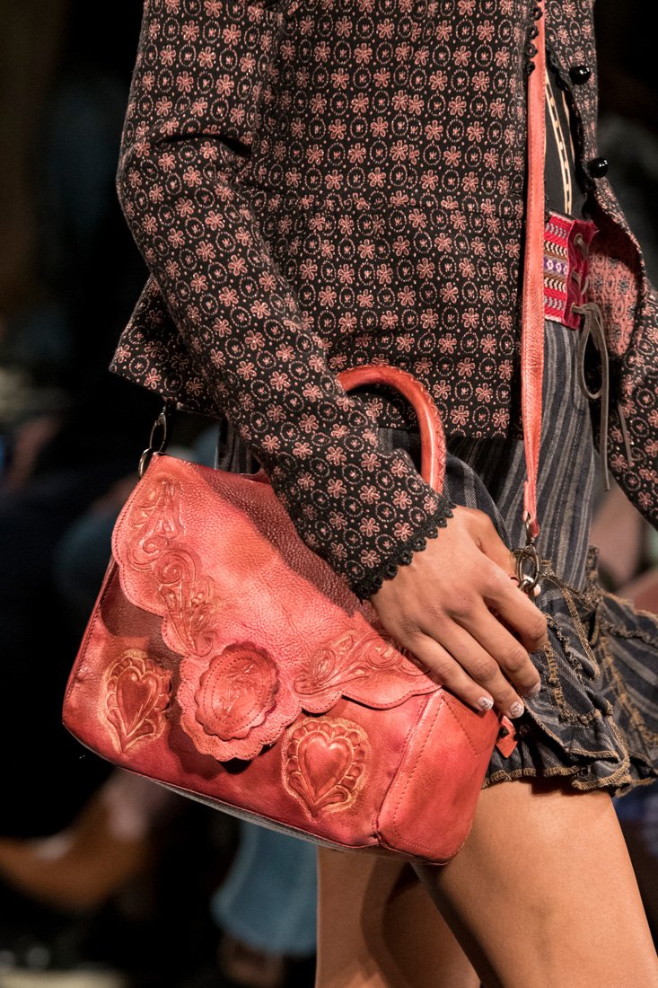 فندي<br />
<em>من موقع </em><em>Matches Fashion</em><br />
&nbsp;