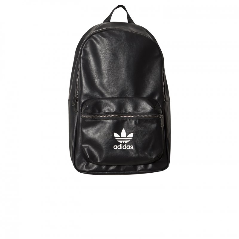 Adidas Originals backpack<br /> <em>Via Alexandalexa.com</em><br />
&nbsp;