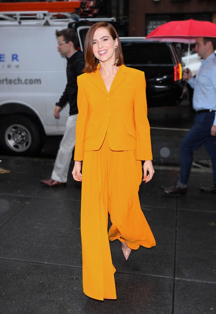 -<strong>Zoey Deutch </strong>wearing <strong>Carolina Herrera</strong><br />
