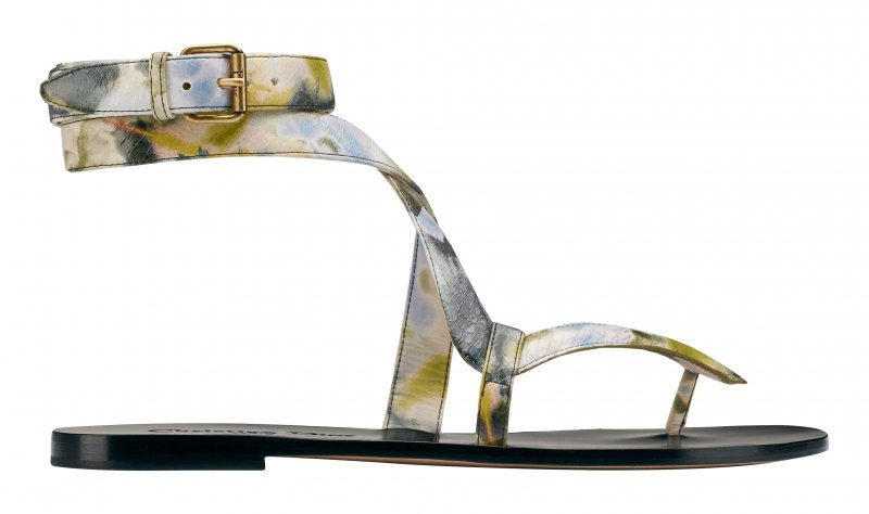 <strong>Sandals</strong><br />
Dior