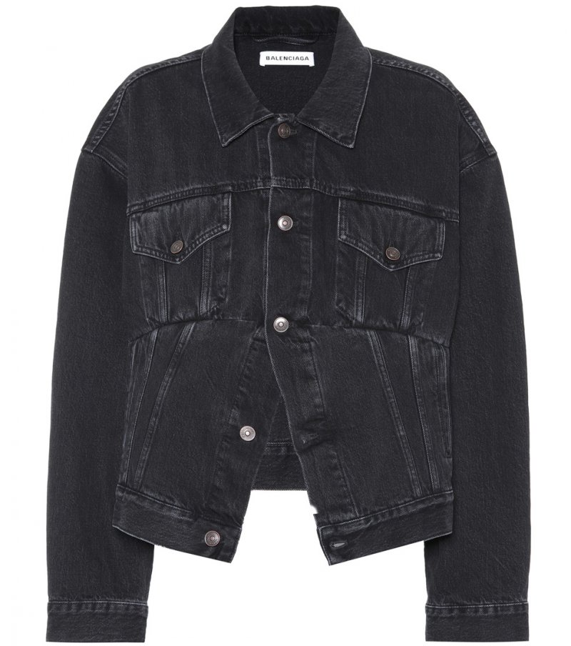 علامة <span dir=LTR>Sea</span><br />
<em>من موقع </em><em><span dir=LTR>Matches Fashion</span></em><br />
&nbsp;