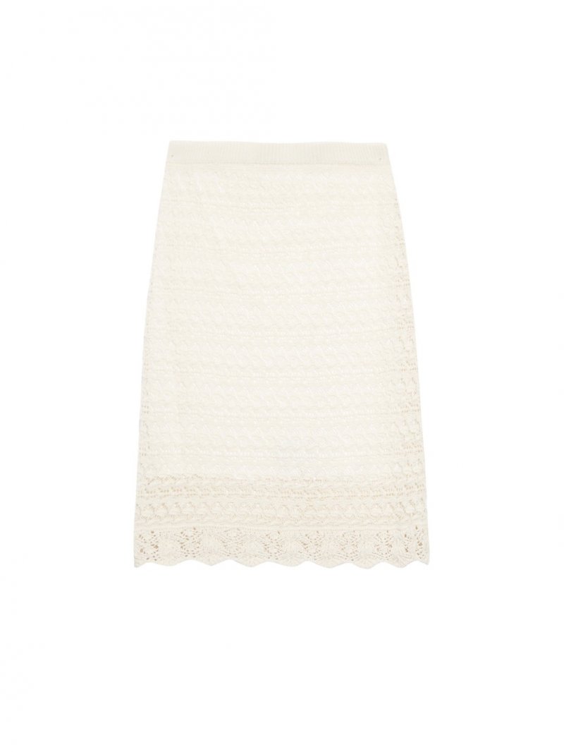 كلوي<br />
<em>متوفّرة لدى متجر هارفي نيكلز-دبي </em><br />
&nbsp;