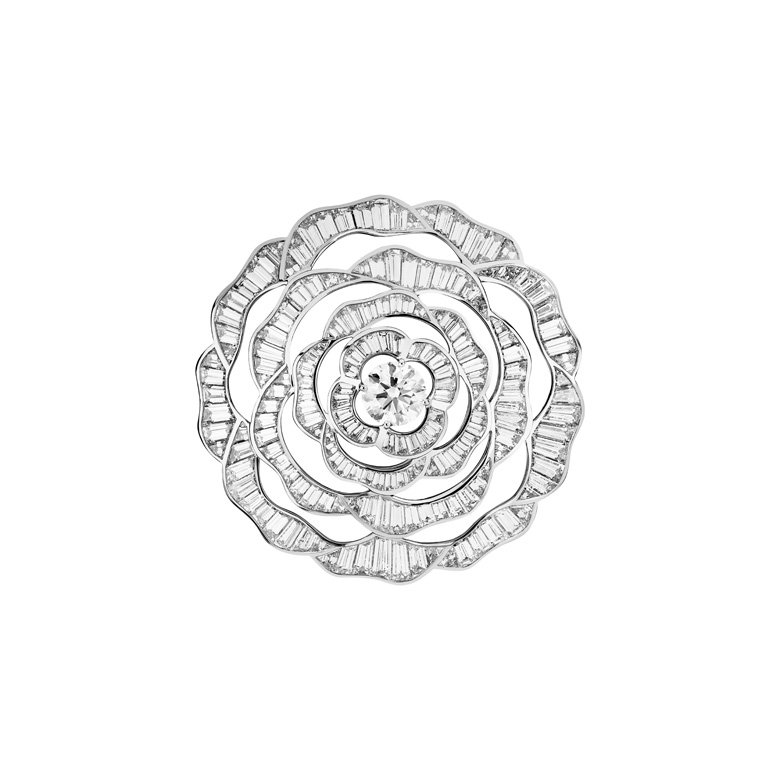 <strong>CHANEL</strong>, “1.5 1 Camélia. 5 Allures” high jewelry collection, Quintessence brooch<br />