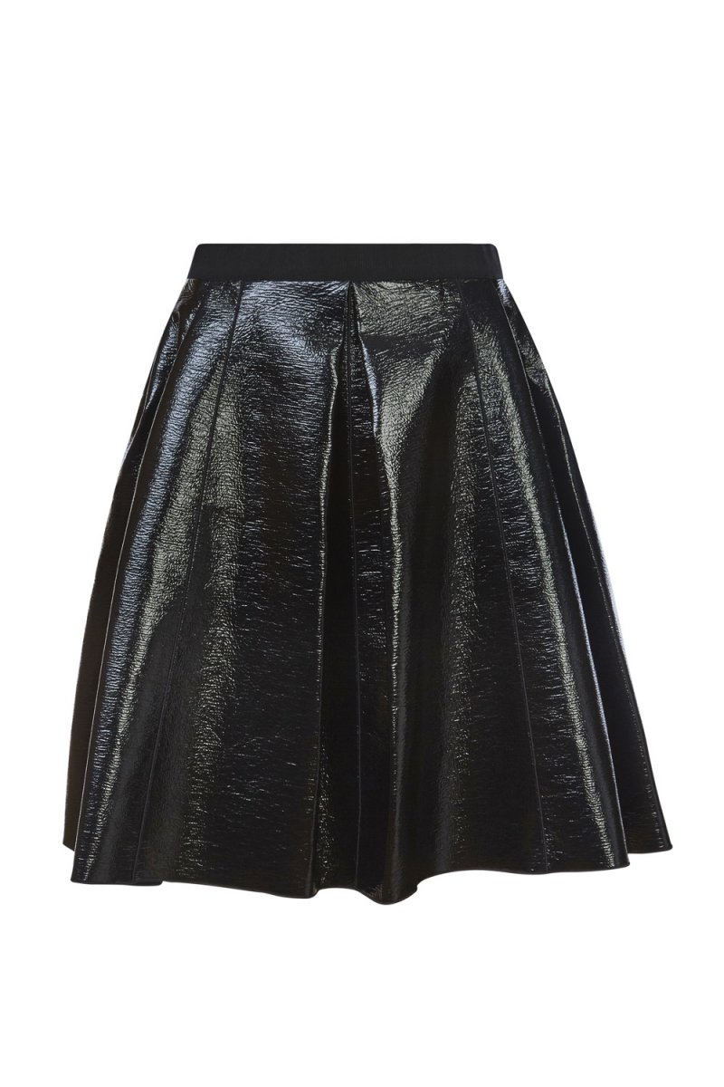 - <strong>المغنّية لانا ديل راي</strong> في إطلالة من <strong>غوتشي</strong> في حدث 2017 MTV EMA&rsquo;s<br />
&nbsp;