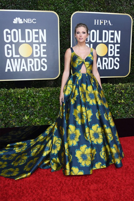 <strong>Taylor Swift</strong> wearing a floral <strong>Etro</strong> gown<br />
 