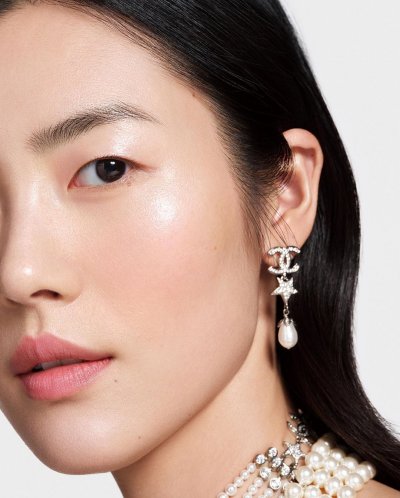 Holiday 2020 Gift Guide &ndash; A Treat for Her and Her Skin

