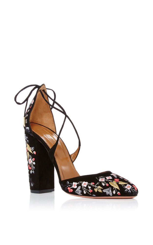 عقد مزيّن بكابوشون الزّمرّد، أفاكيان