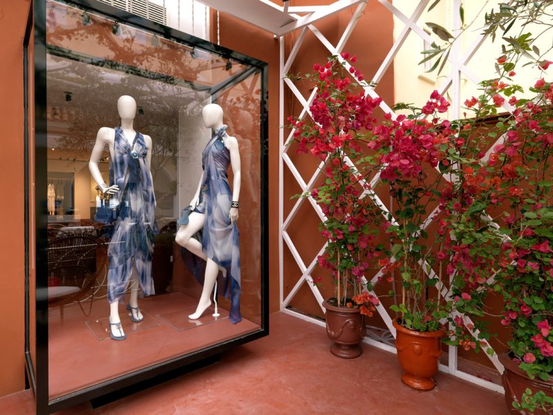 بالنسياغا<br />
<em>من موقع</em> <em><span dir=LTR>Matches Fashion</span></em><br />
&nbsp;