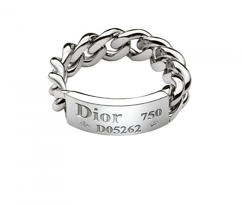 <strong>Dior</strong>, Gourmet ring<br />
 