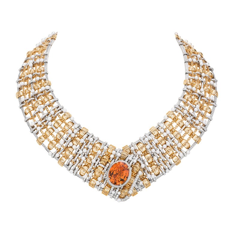 <strong>CHANEL</strong> Tweed de CHANEL high jewelry collection, Tweed d’Or necklace