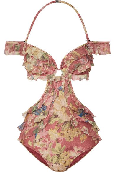 <strong>-كيارا فيراغني </strong>في إطلالة من<strong> ألبيرتا فيريتي </strong>أرفقتها بمجوهرات من<strong> بوميلاتو </strong><br />
&nbsp;