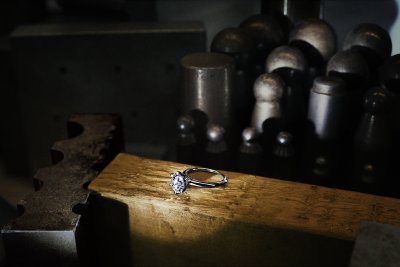 خاتم ماسيّ يوازي 130 سنة من الخبرة
