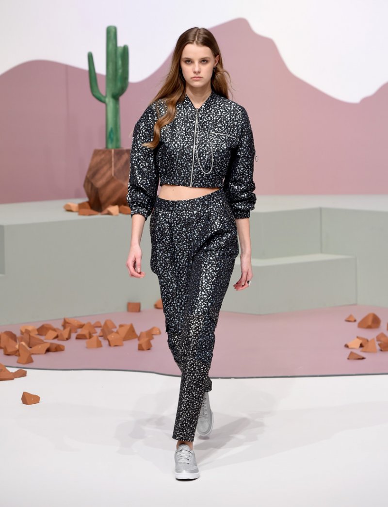 لازارو<br />
&nbsp;