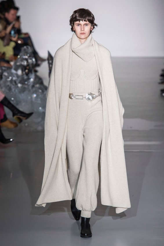 سلفاتوري فيراغامو<br />
<em>متوفّر لدى&nbsp;</em><em><span dir=LTR>Farfetch</span></em>&nbsp;&nbsp;<br />
&nbsp;