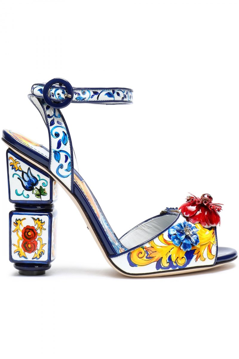 <strong>ديور،</strong> ساعة <span dir=LTR>Grand Bal Opera No7</span><br />
<em>ساعة فريدة من نوعها</em>