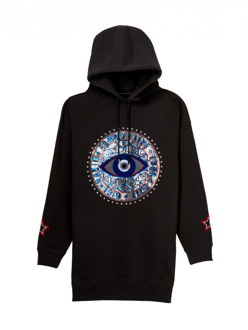 علامة <span dir=LTR>Re/Done</span><br />
<em>من موقع</em> <em><span dir=LTR>Net-A-Porter</span></em><br />
&nbsp;