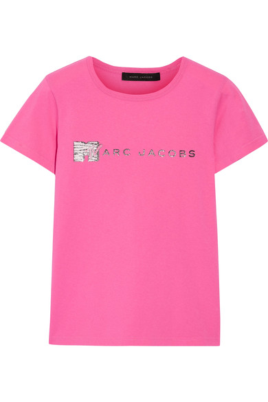 <strong>-نيكي ميناج</strong> في فستان من <strong>أوسكار دي لا رينتا</strong><br />
&nbsp;