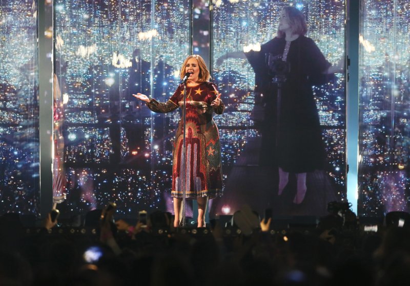 عقد Zina مصنوع من الذّهب الأبيض المرصّع بالماس<br />
&nbsp;