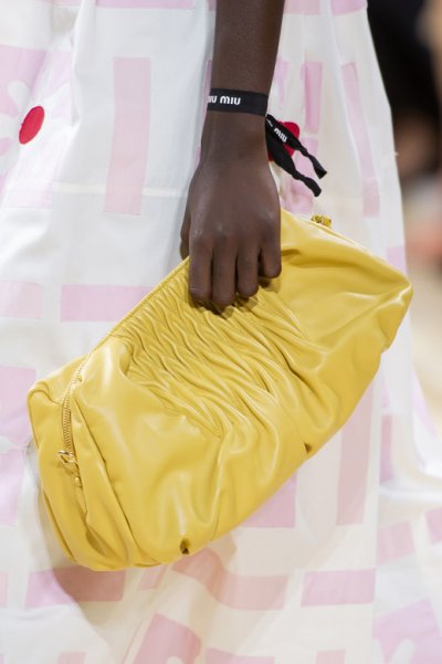 حافظي على حقيبتك الجلديّة
