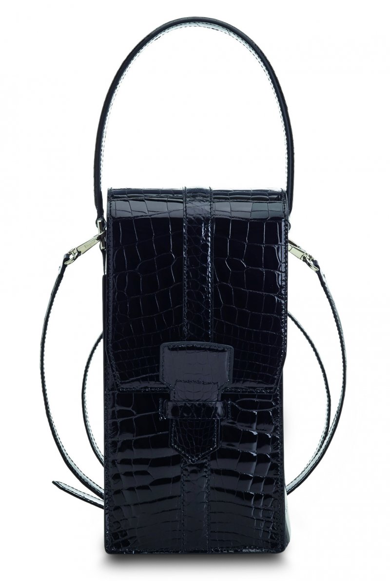 <strong>بيلّا حديد </strong>في تصاميم من <strong>بولغري</strong><br />
&nbsp;