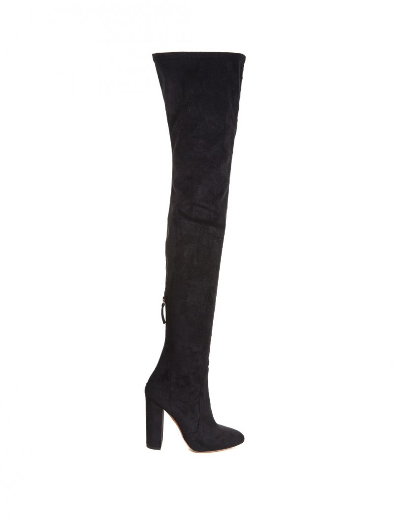 بالنسياغا<br />
<em>من موقع </em><em>Net-A-Porter</em><br />
&nbsp;