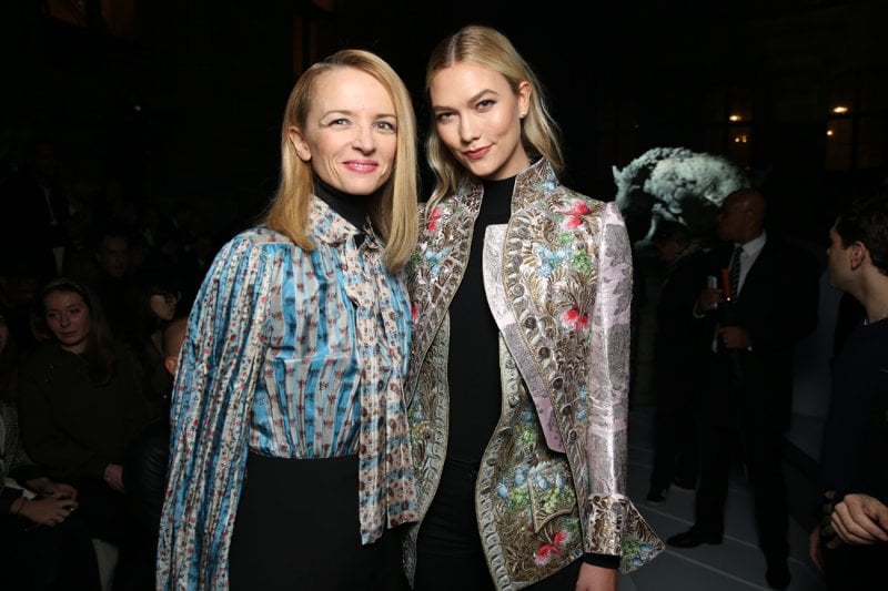 خاتم<span dir=LTR>Frivole </span>&nbsp;يمرّ ما بين الأصابع مصنوع من الذّهب الأصفر المرصّع بالماس<br />
&nbsp;