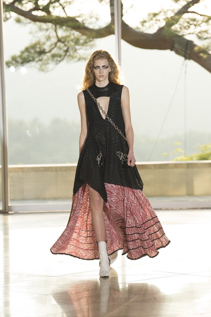 <strong>شانيل </strong><strong>CHANEL</strong><strong>، </strong>مستحضر Rouge Coco Stylo بلون Framboise Sensuelle