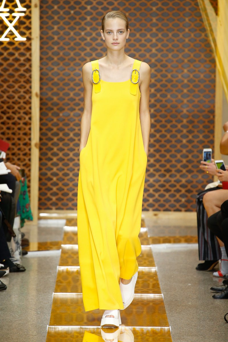 <strong>للفتيان </strong><br />
<strong>راكب الدرّاجة النّاريّة </strong><br />
سترة جلديّة من علامة Karl Lagerfeld Kids<br />
<em>من موقع</em> <em>Melijoe.com </em><br />
قميص صوفيّ من لاكوست<br />
سروال جينز من ديزل<br />
أحذية عالية المستوى من علامة Replay and Sons Footwear<br />
قبّعة من علامة Il Gugo<br />
<em>من موقع</em> <em>Melijoe.com </em><br />
&nbsp;<br />
&nbsp;